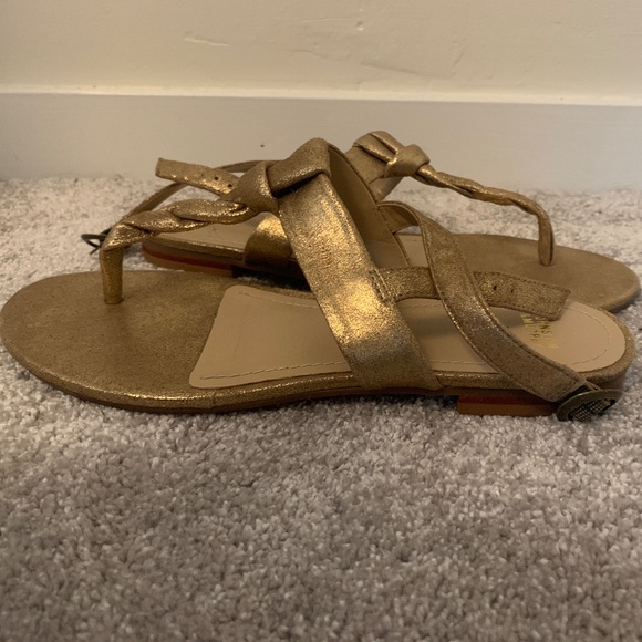 Johnston & Murphy women's gold sandals - Picture 2 of 4